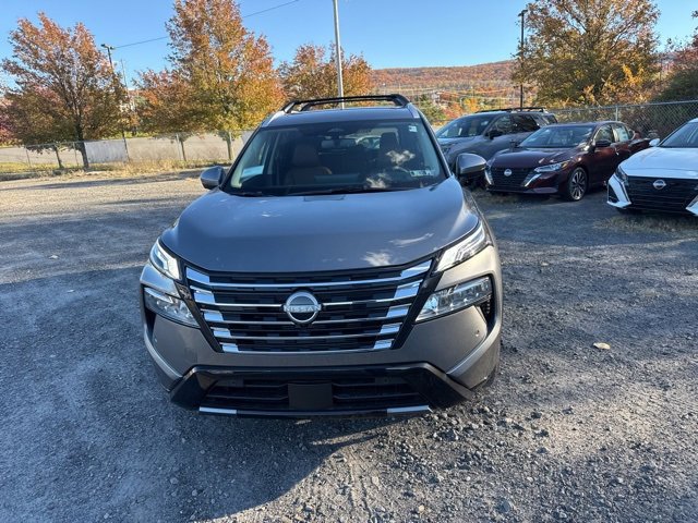 2026 Nissan Rogue Platinum photo 2