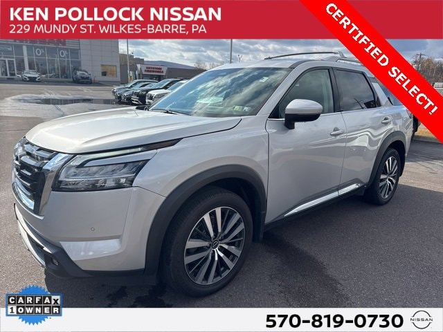 2022 Nissan Pathfinder Platinum's photo