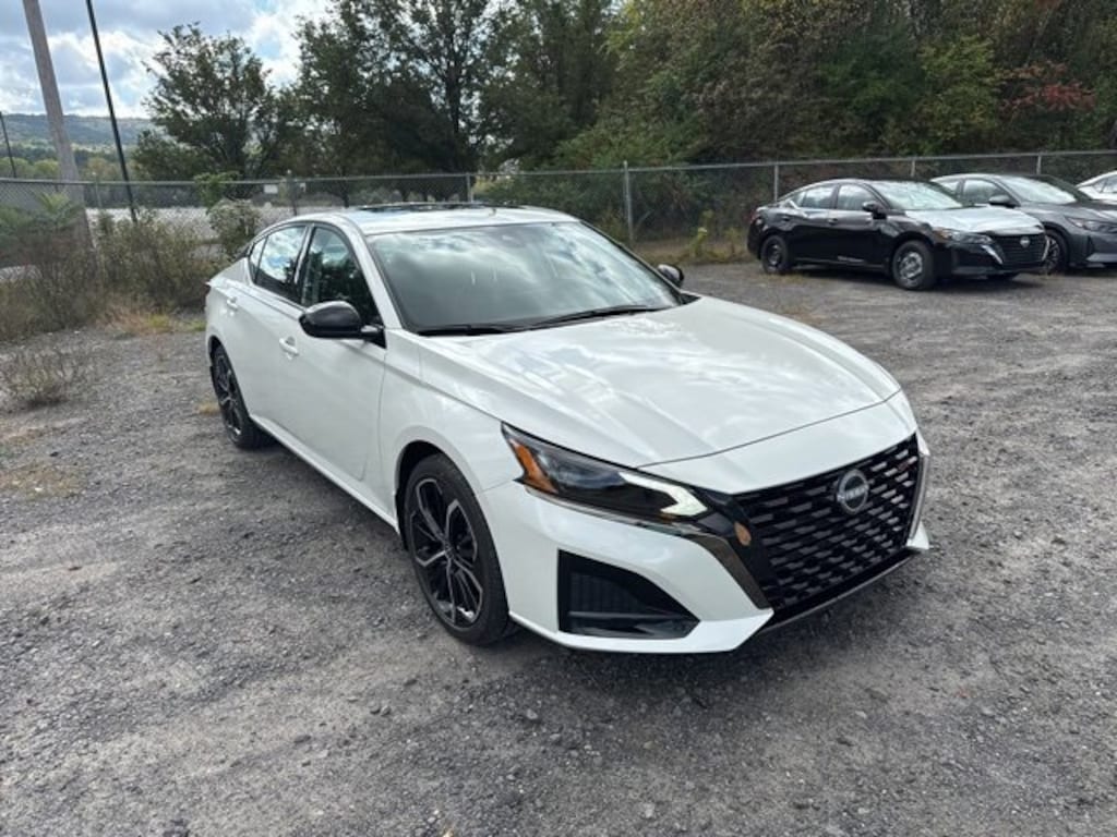 New 2025 Nissan Altima SR SR FWD