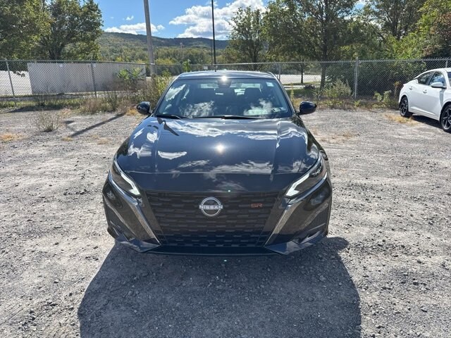 2025 Nissan Altima SR photo 2