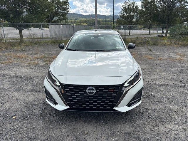 2025 Nissan Altima SR photo 2