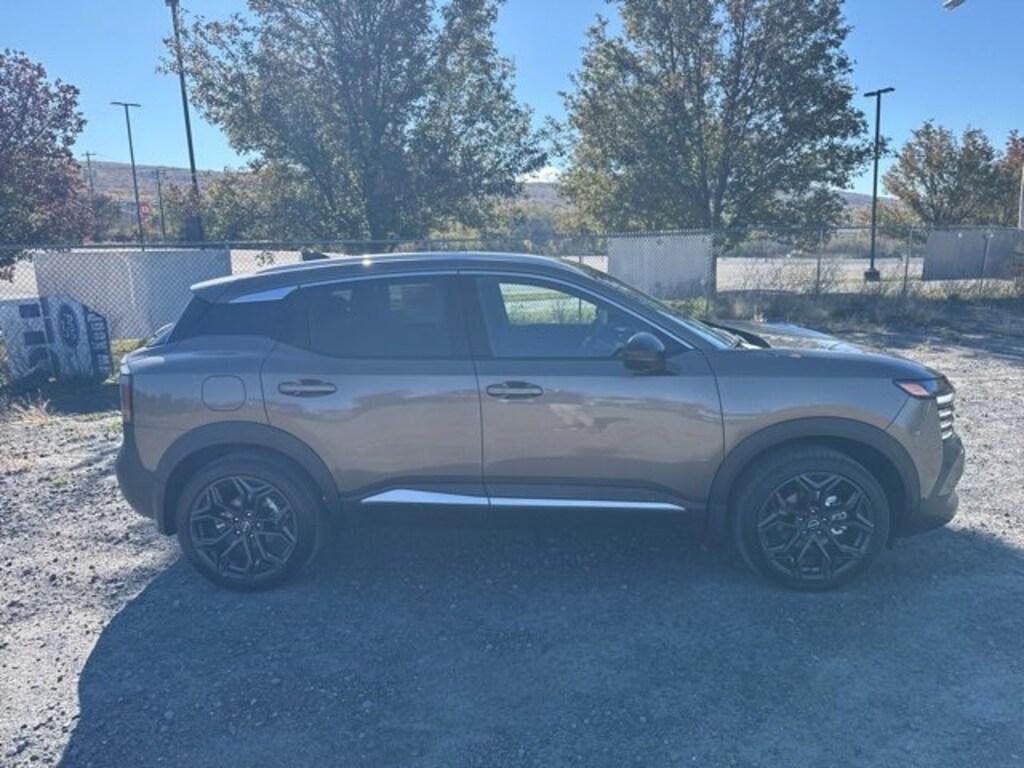 New 2026 Nissan Kicks SR SR AWD