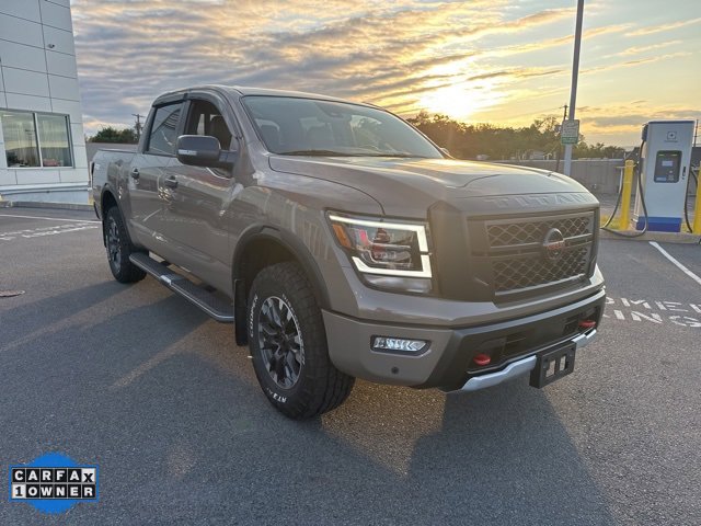 2022 Nissan Titan PRO-4X photo 2