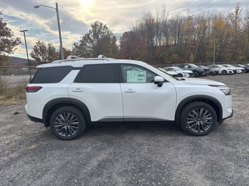 New 2025 Nissan Pathfinder SL SL 4WD