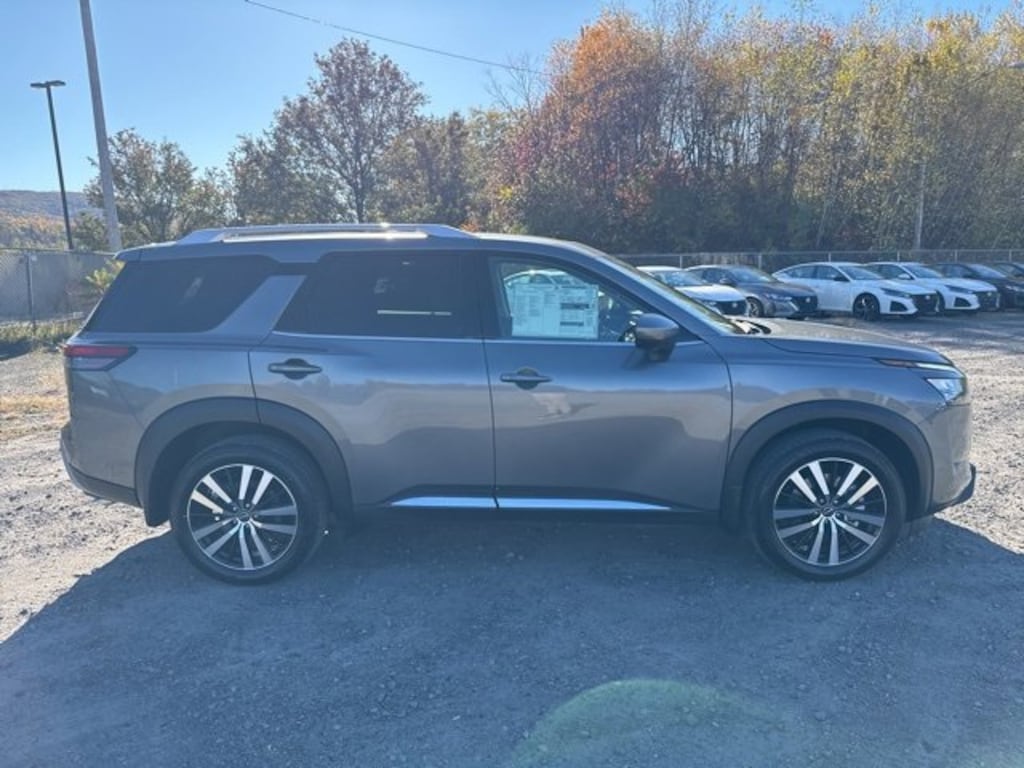 New 2025 Nissan Pathfinder Platinum Platinum 4WD