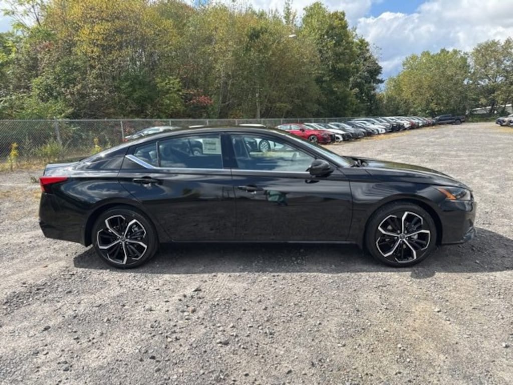 New 2025 Nissan Altima SR SR FWD