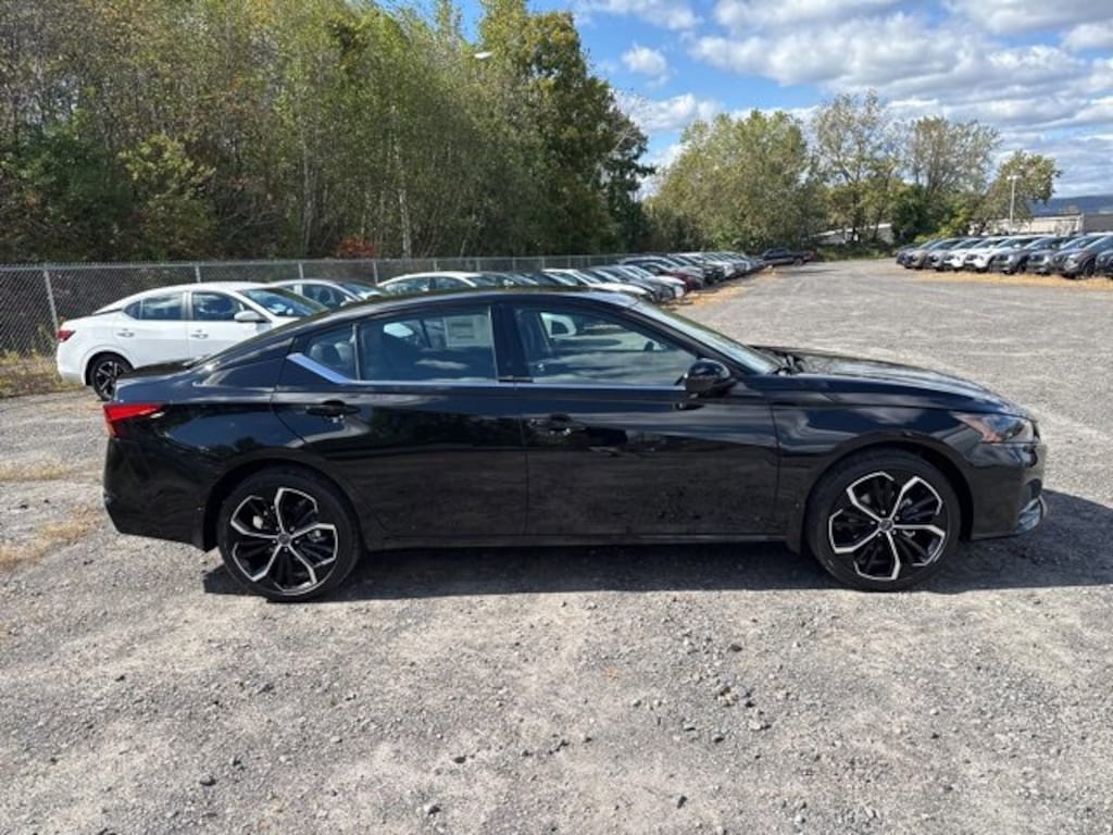 New 2025 Nissan Altima SR SR AWD