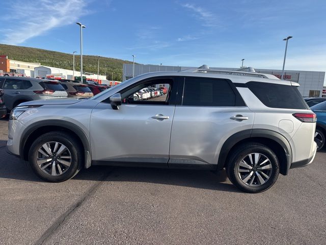 View vehicle photo 7