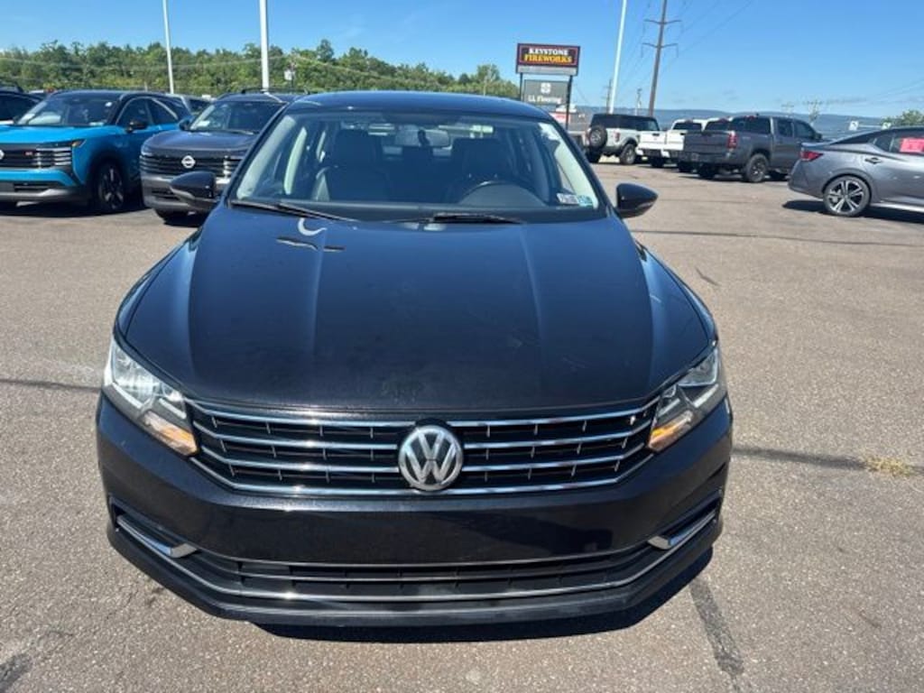 Used 2017 Volkswagen Passat 1.8T SE Sedan