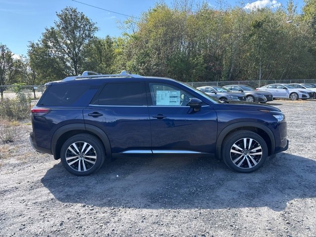 2025 Nissan Pathfinder Platinum photo 4