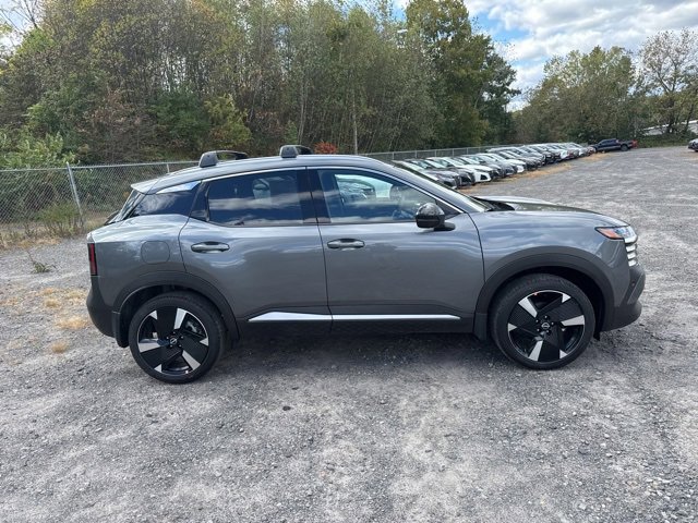 2026 Nissan Kicks SR photo 4