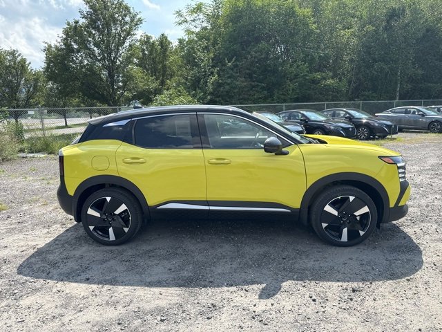 2025 Nissan Kicks SR photo 2
