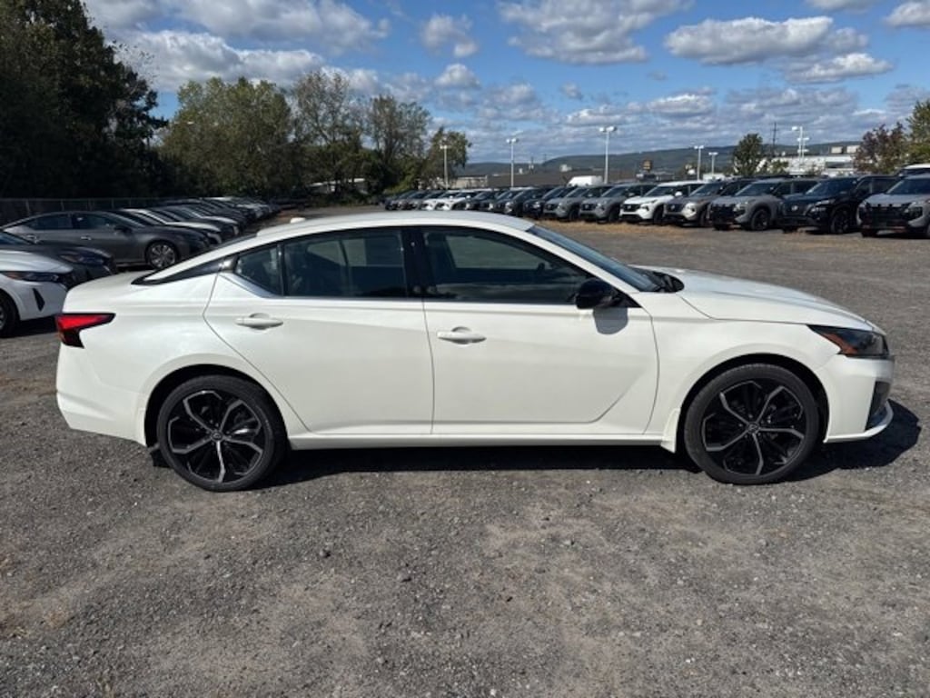 New 2025 Nissan Altima SR SR AWD