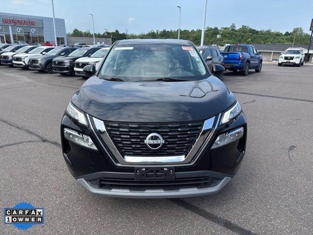 2022 Nissan Rogue SV photo 2