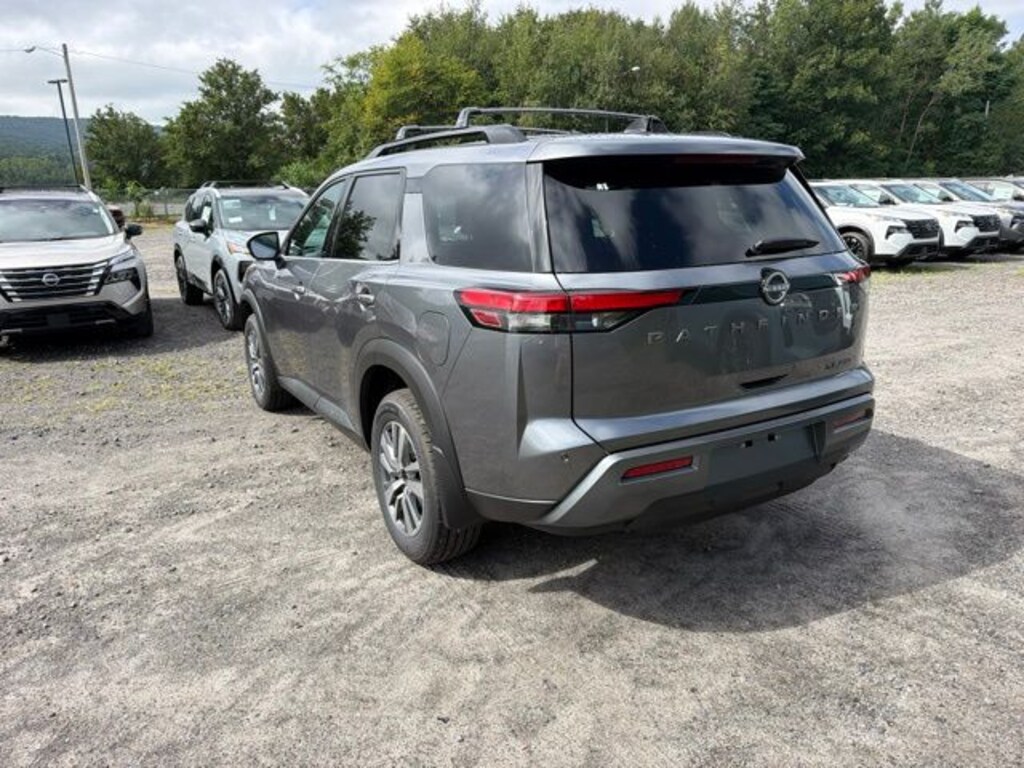 New 2026 Nissan Pathfinder SL SUV