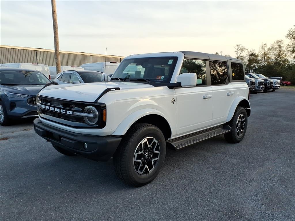 New 2025 Ford Bronco Outer Banks SUV