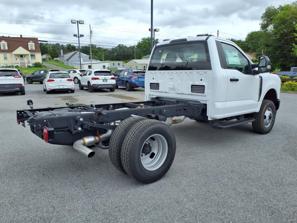 2023 Ford F-350 Super Duty Chassis Cab XL