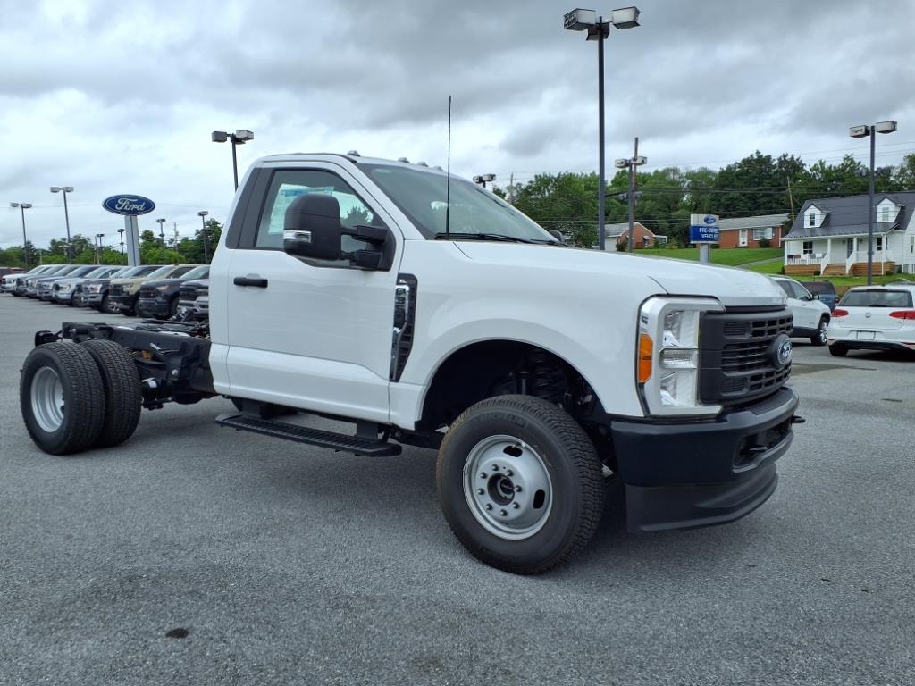 2023 Ford F-350 Super Duty Chassis Cab XL
