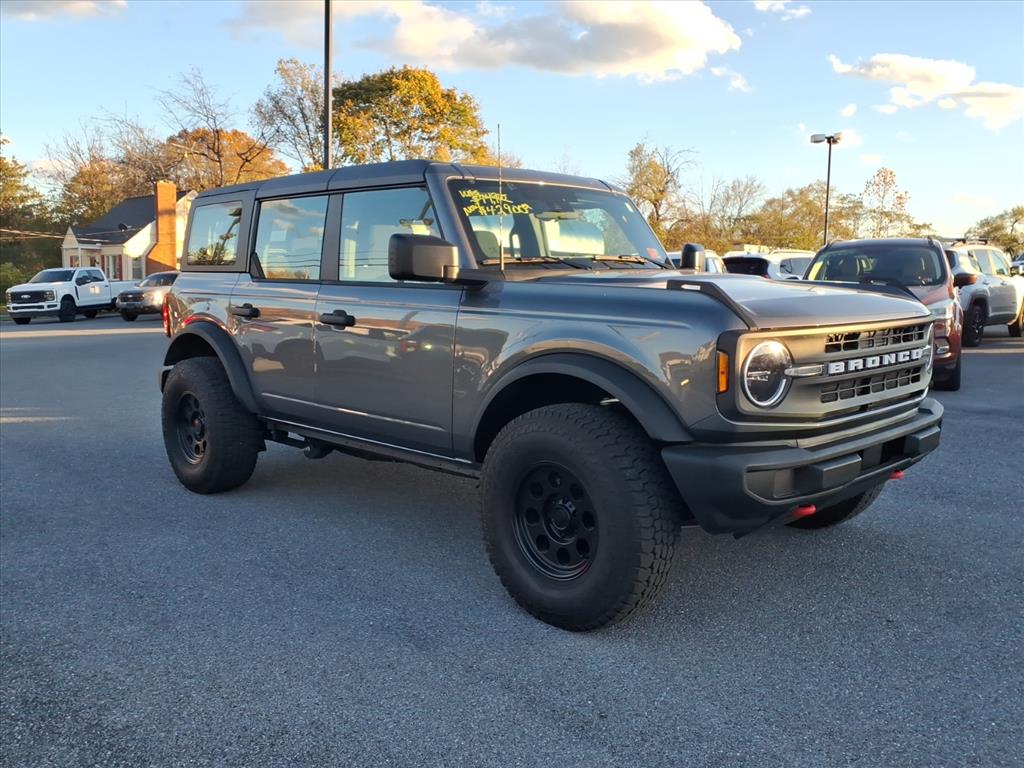 2025 Ford Bronco Base photo 2