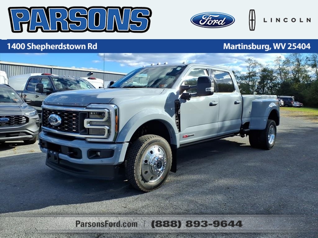 2026 Ford F-450 Super Duty Platinum's photo