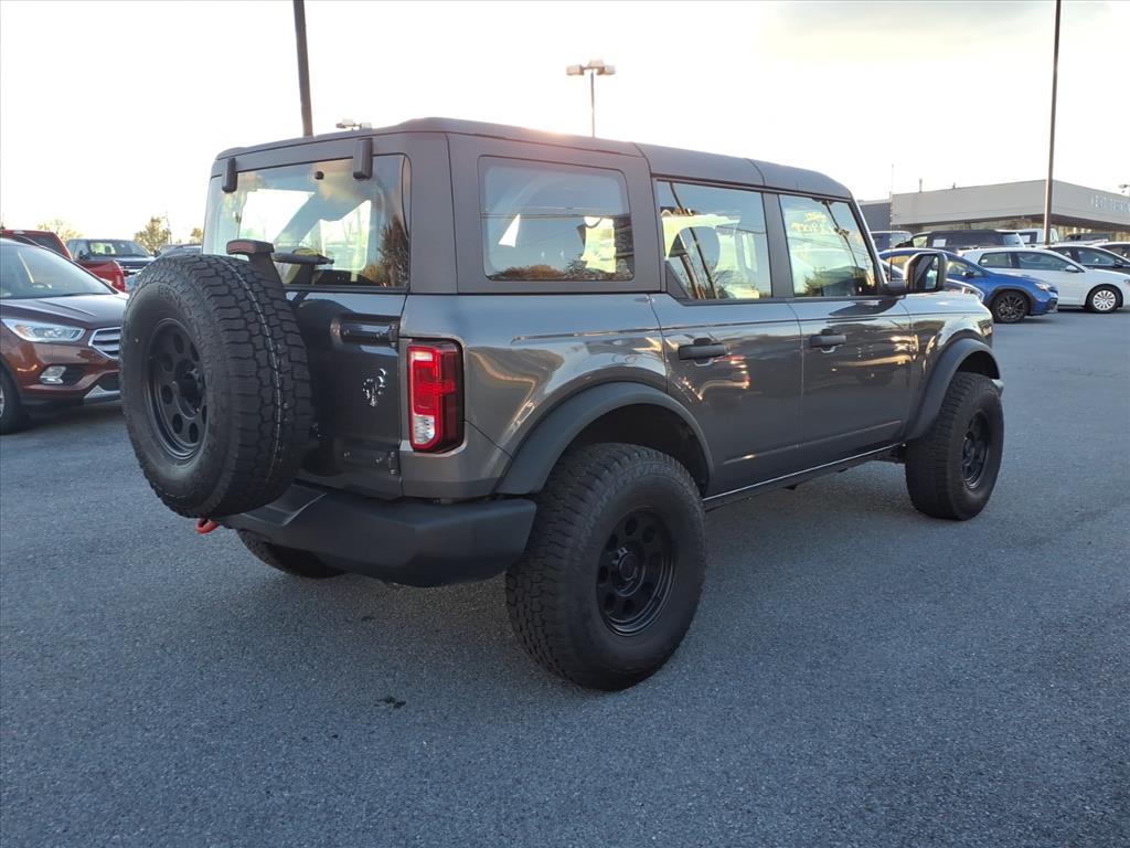 2025 Ford Bronco Base photo 3