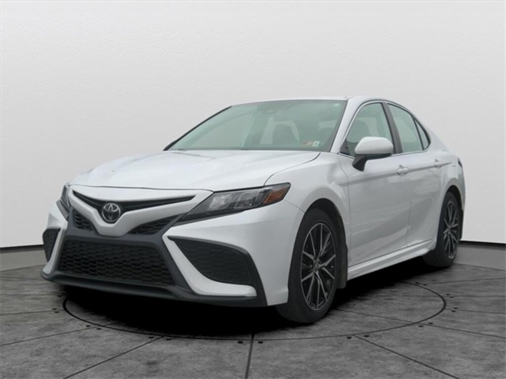 Used 2021 Toyota Camry SE Sedan