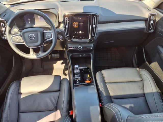 2023 Volvo XC40 Plus - Photo 11