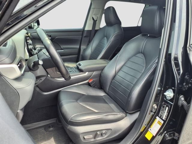 2021 Toyota Highlander XLE - Photo 13