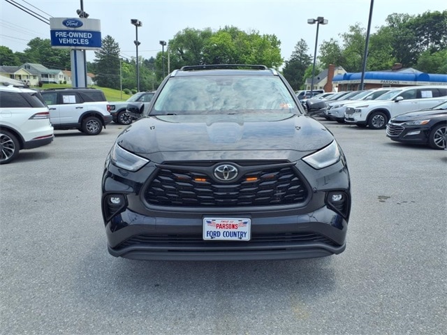 Used 2021 Toyota Highlander XLE with VIN 5TDGZRBH0MS121674 for sale in Martinsburg, WV