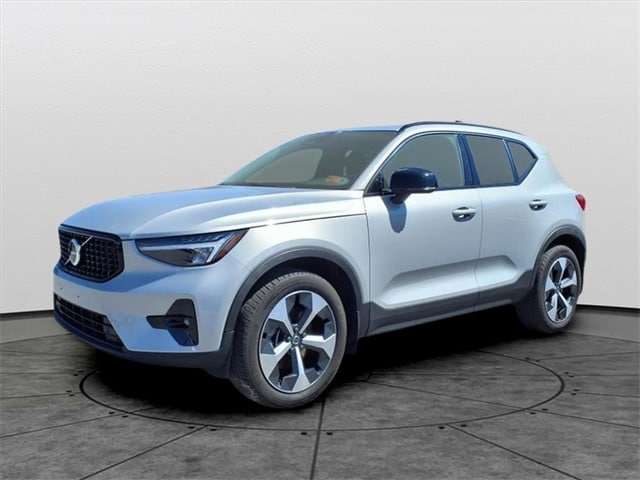 2023 Volvo XC40 Plus's photo