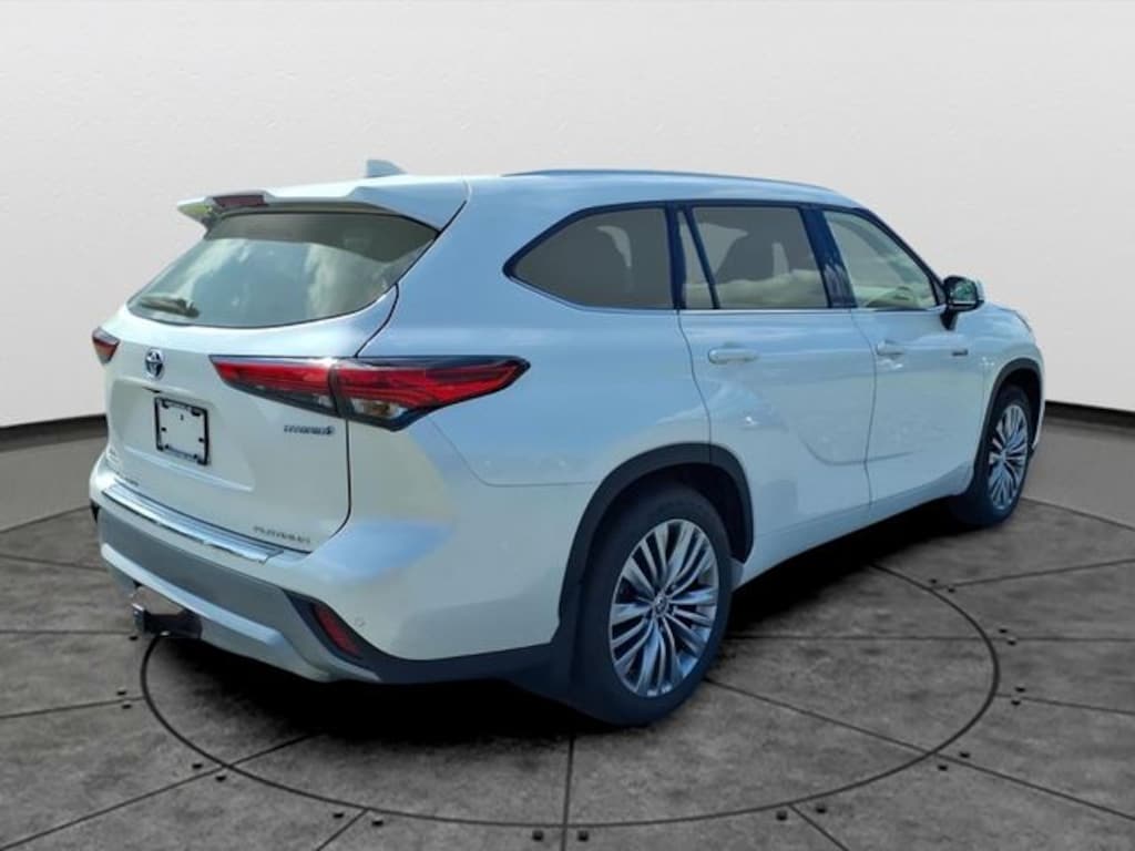 Used 2021 Toyota Highlander Hybrid Platinum SUV