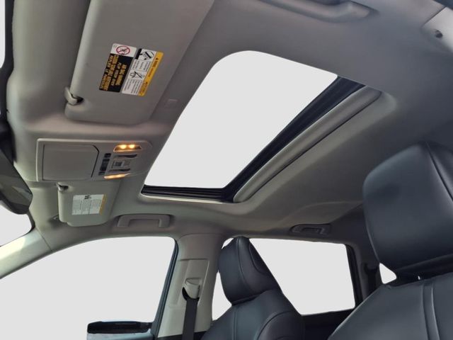 2021 Toyota Highlander XLE - Photo 18