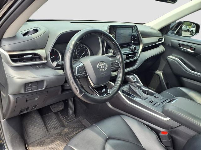 2021 Toyota Highlander XLE - Photo 17