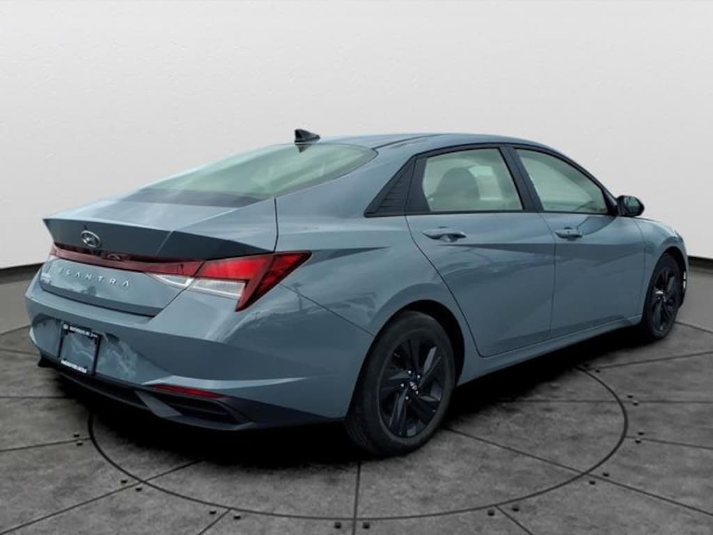 Used 2022 Hyundai Elantra SEL Sedan