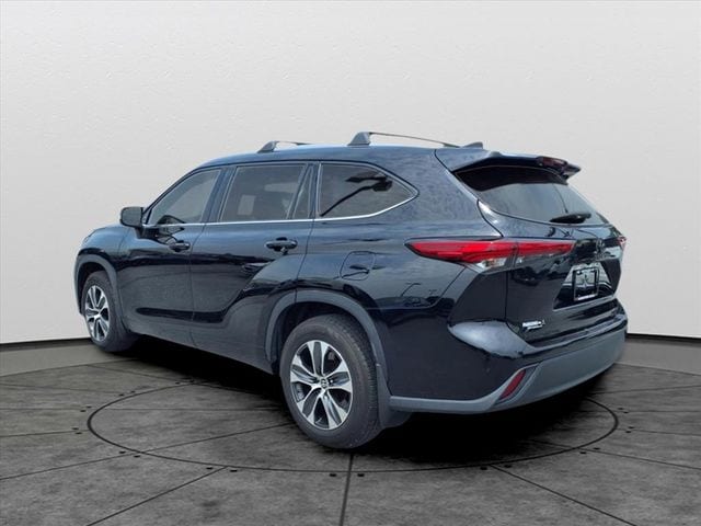 2021 Toyota Highlander XLE - Photo 6