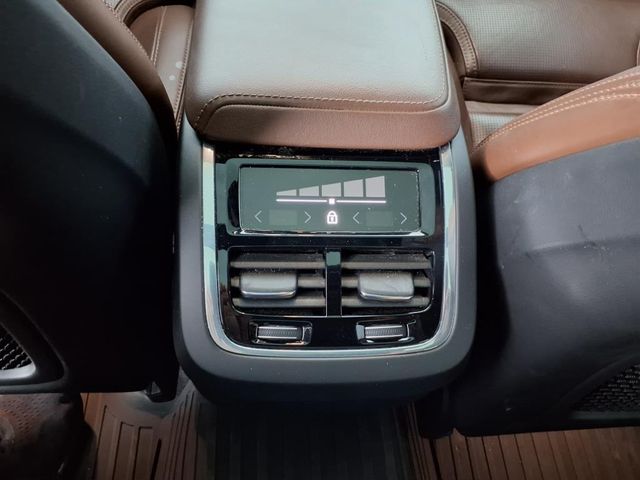 2023 Volvo XC60 Ultimate - Photo 11
