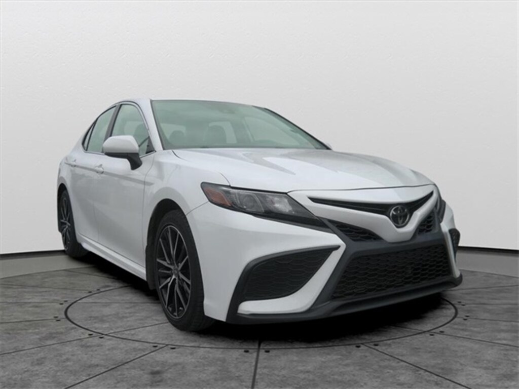 Used 2021 Toyota Camry SE Sedan