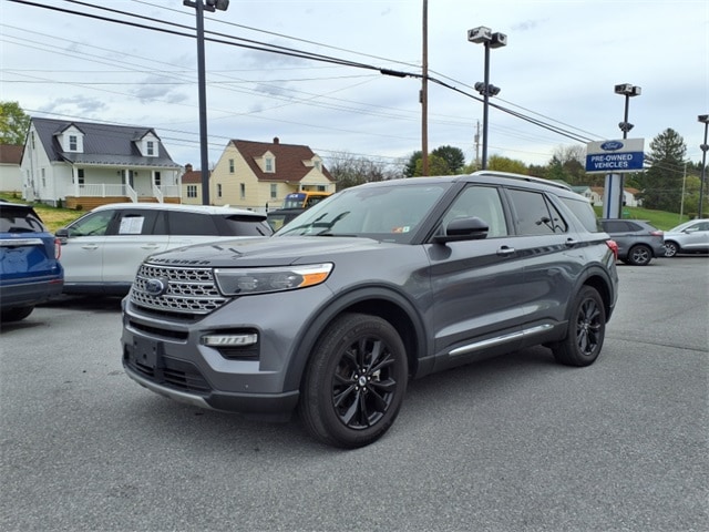 2022 Ford Explorer Limited's photo
