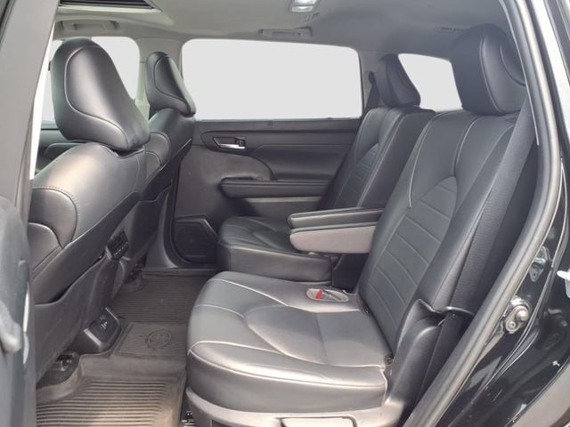 2021 Toyota Highlander XLE - Photo 12