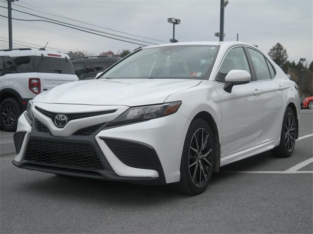 2021 Toyota Camry SE's photo