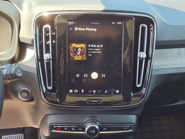 2023 Volvo XC40 Plus - Photo 22