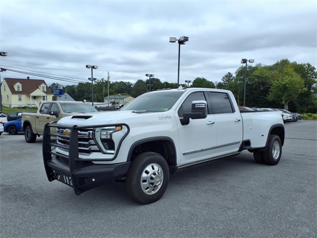 2025 Chevrolet Silverado 3500HD High Country's photo