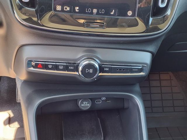 2023 Volvo XC40 Plus - Photo 23