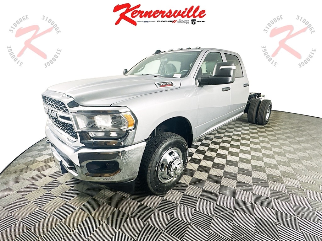 New 2024 Ram 3500 Chassis Cab 3500 TRADESMAN CREW CAB CHASSIS 4X2 60' CA Pickup
