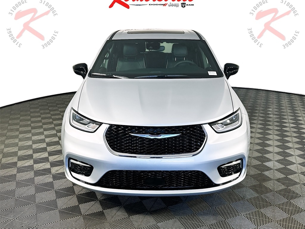 New 2026 Chrysler Pacifica LIMITED AWD Passenger Van