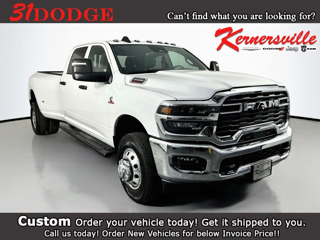2026 Ram 3500 TRADESMAN CREW CAB 4X4 8' BOX