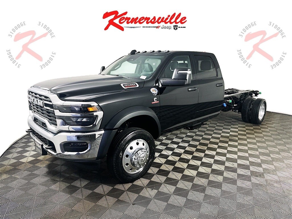 New 2026 Ram 4500 Chassis Cab TRADESMAN CREW 4X4 84' CA Pickup