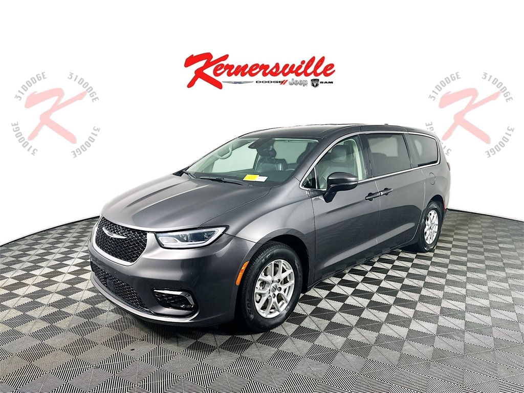 Used 2023 Chrysler Pacifica Touring L Passenger Van