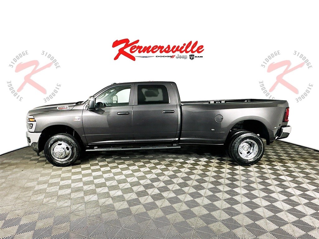 New 2026 Ram 3500 TRADESMAN CREW CAB 4X4 8' BOX Pickup
