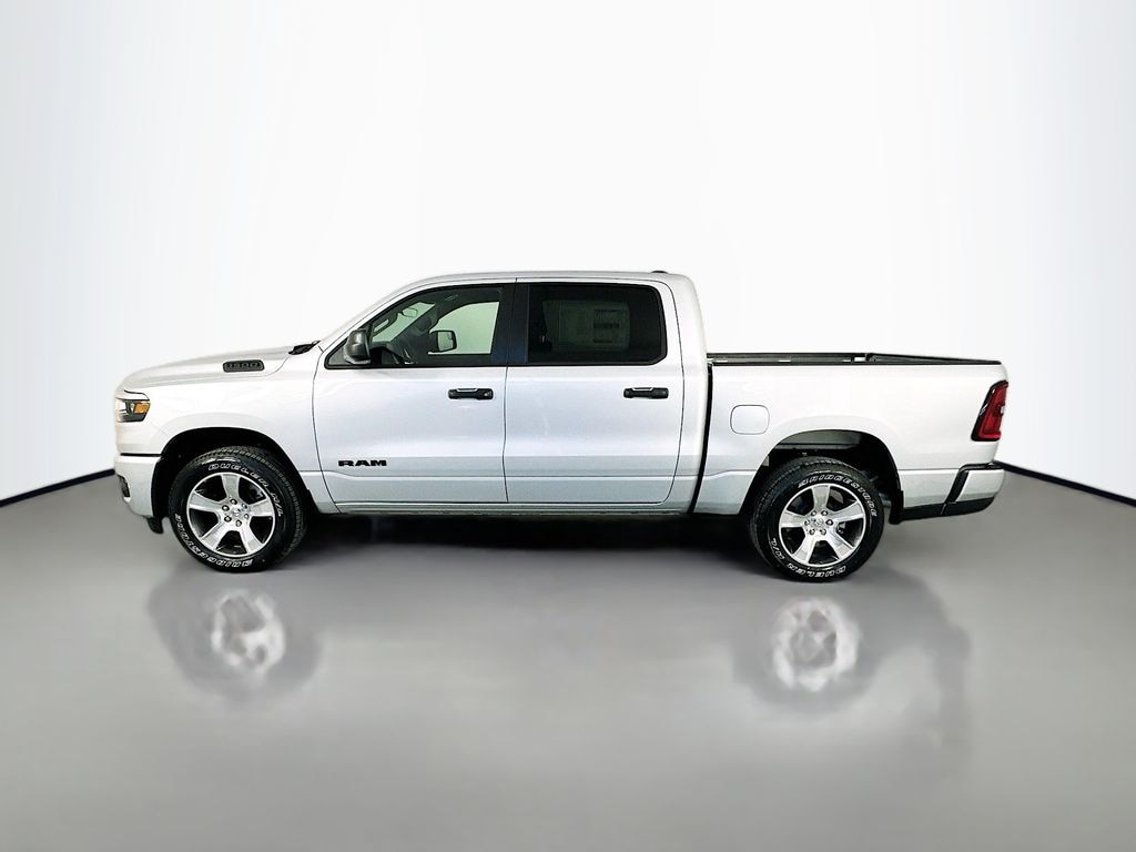 New 2026 Ram 1500 EXPRESS CREW CAB 4X2 5'7 BOX Pickup